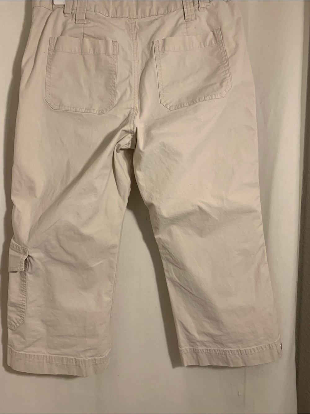 Coldwater Creek Light Cream Cargo Capris - Picture 2 of 5